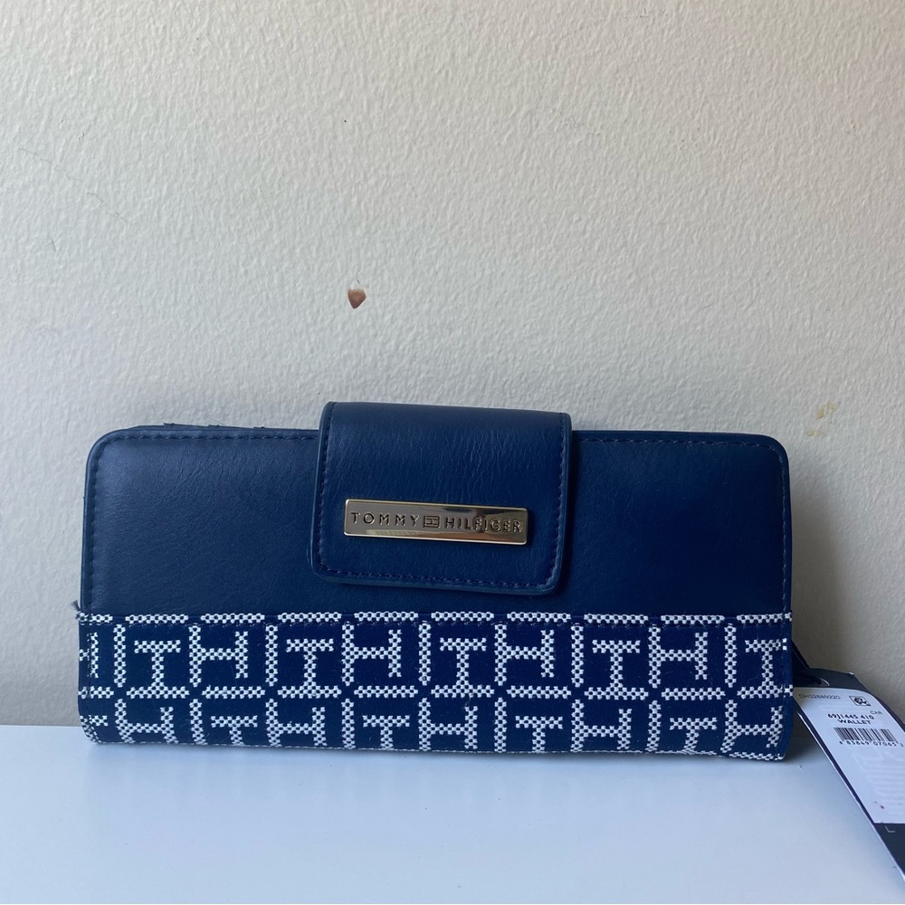 Blue Tommy Hilfiger WALLET (open to negotiations)
